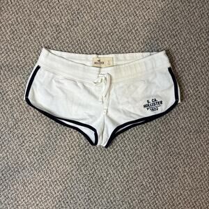 Cute vintage y2k hollister low rise white mini/ micro varsity sweat shorts